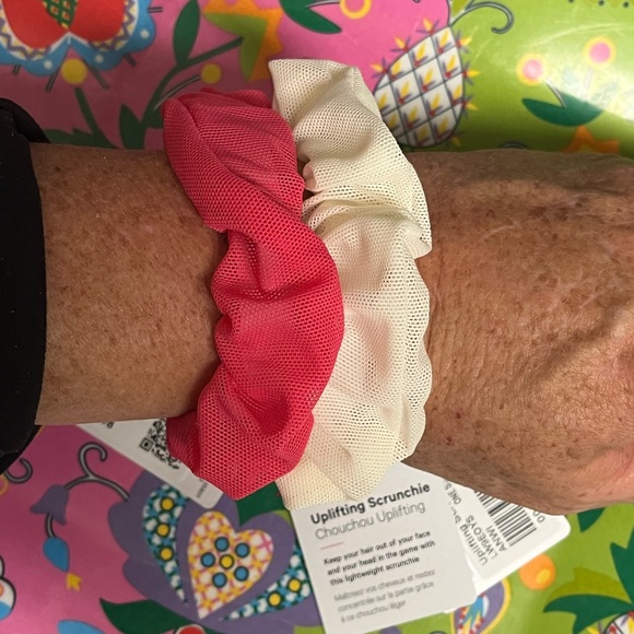 🆕 Lululemon Uplifting Power Mesh Scrunche New With Tags - Picture 5 of 7